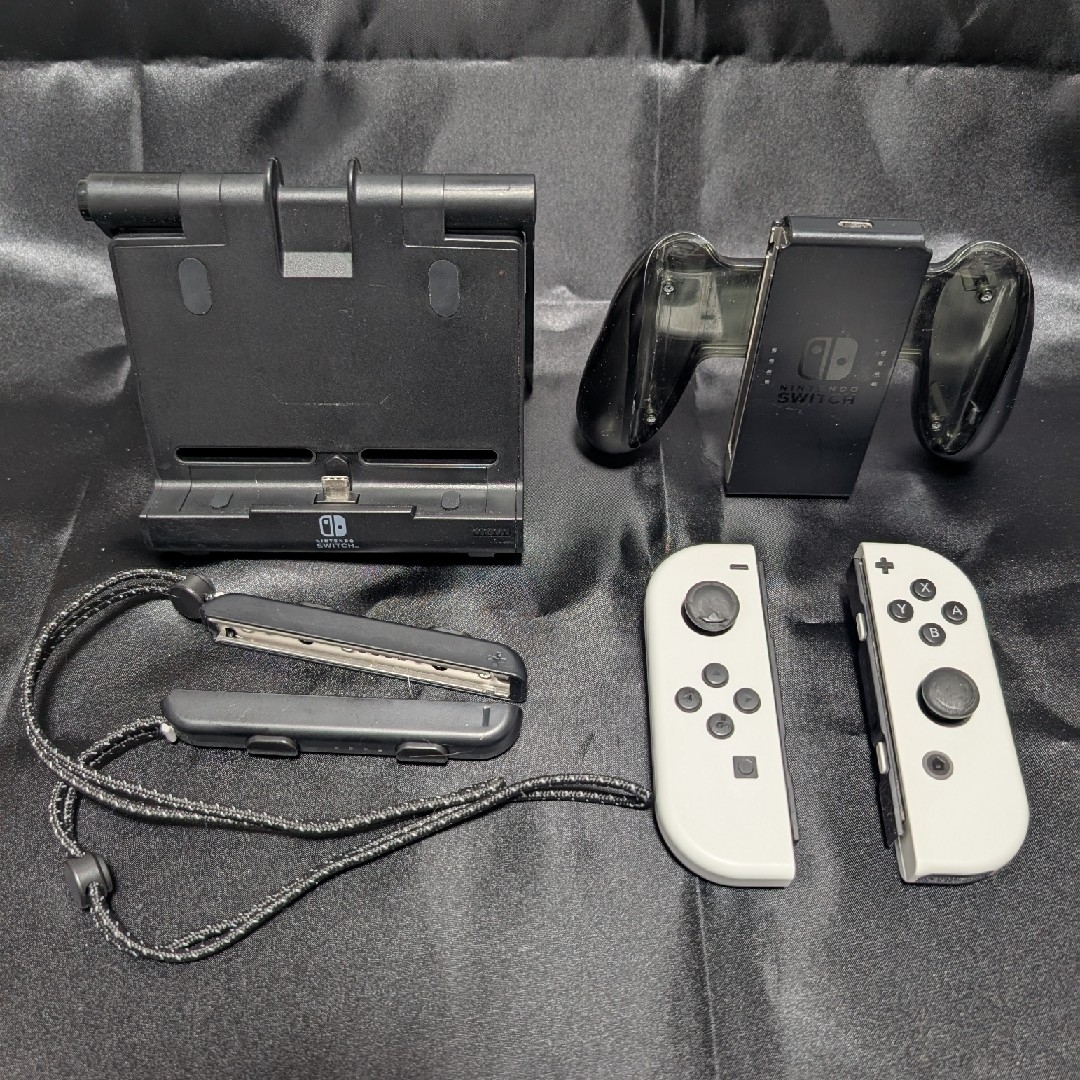 Nintendo Switch(ニンテンドースイッチ)のJoy-Con(L・R) 充電グリップ&スタンドセット エンタメ/ホビーのゲームソフト/ゲーム機本体(その他)の商品写真