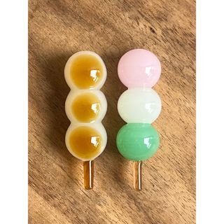 【新品】ガラスのお団子の箸置き(2つ)(テーブル用品)