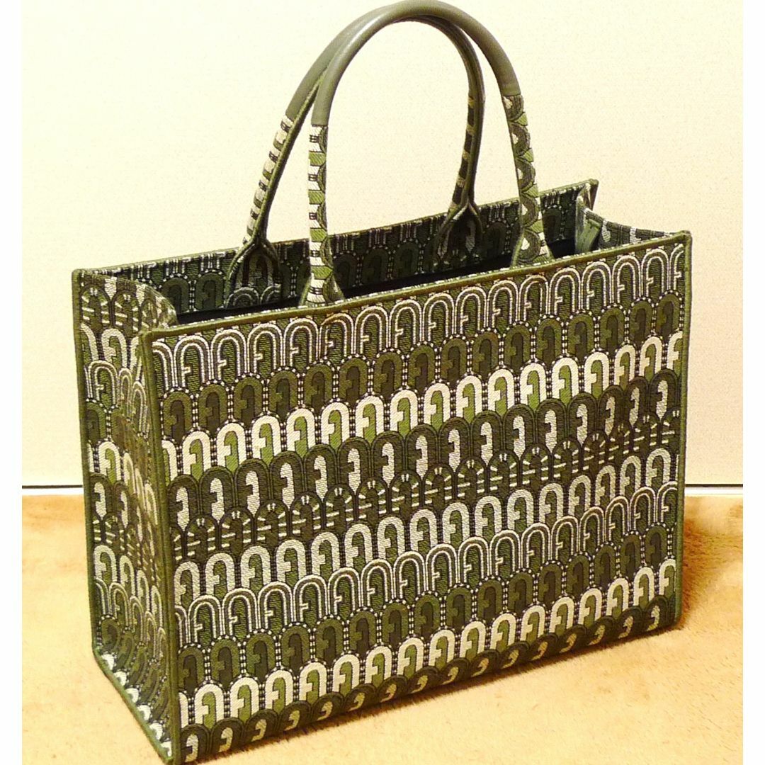 FURLA - 美品 Lサイズ トートバッグ FURLA ジャカード生地