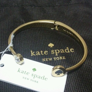 ケイトスペードニューヨーク(kate spade new york)の未使用 katespade スペードバングル ブラック(ブレスレット/バングル)