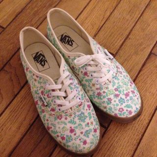 ヴァンズ(VANS)のVANS♡ぷーさんコラボスニーカー(スニーカー)