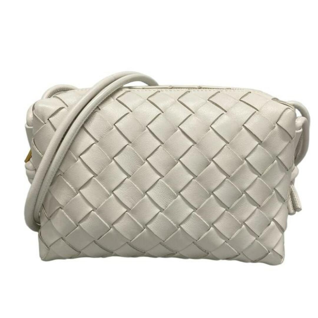 BOTTEGA VENETA - BOTTEGA VENETA(ボッテガヴェネタ) ショルダーバッグ美品  ミニ ループ カメラバッグ/イントレチャート 白 ラムスキン