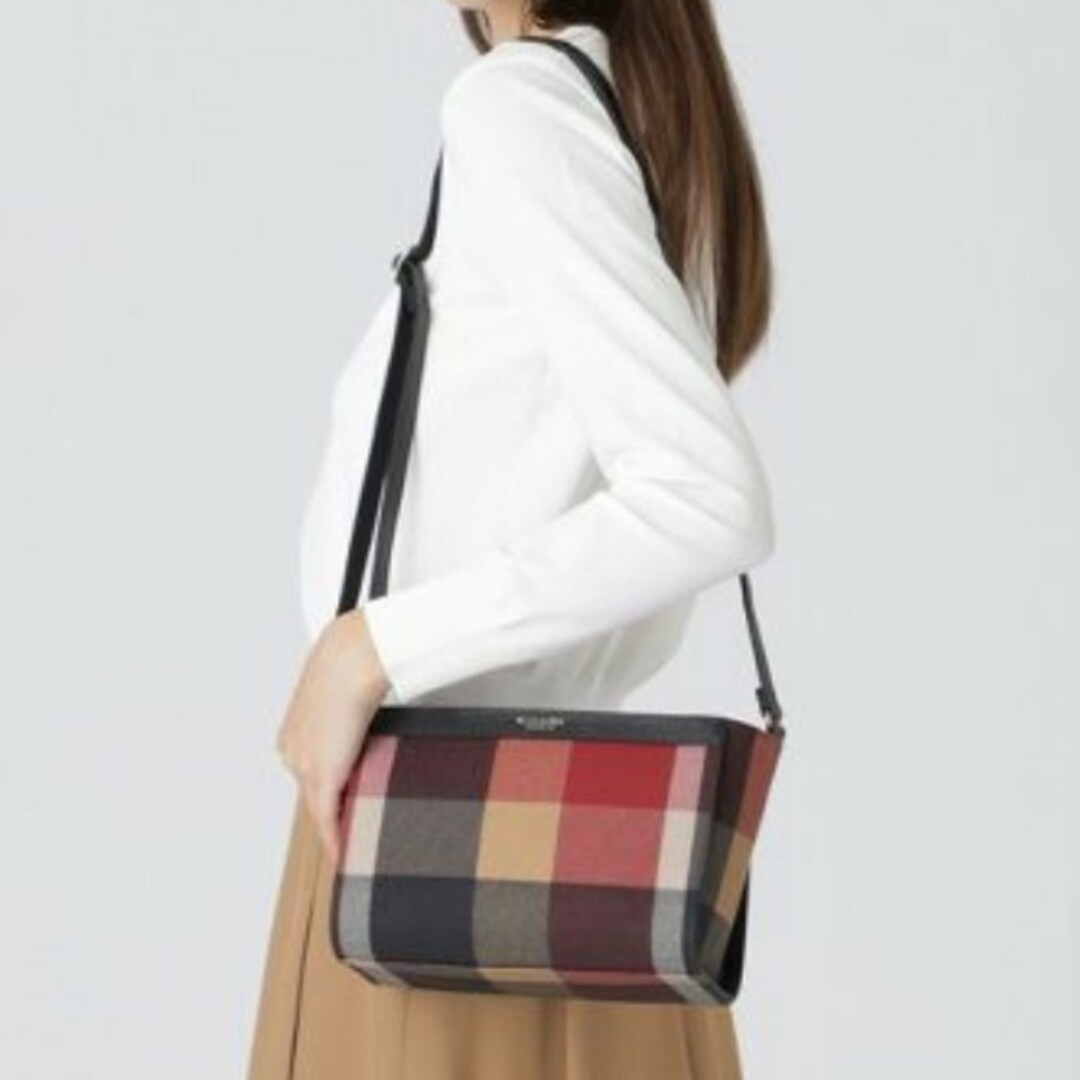 BLUE LABEL CRESTBRIDGE - 【新品】ブルーレーベルクレストブリッジ　ショルダーバッグ　赤　バーバリー　421
