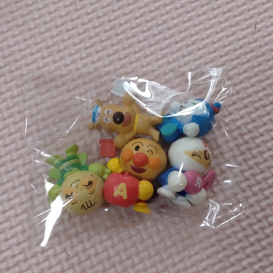 アンパンマン(アンパンマン)のバスボム中身 アンパンマン キッズ/ベビー/マタニティのおもちゃ(お風呂のおもちゃ)の商品写真