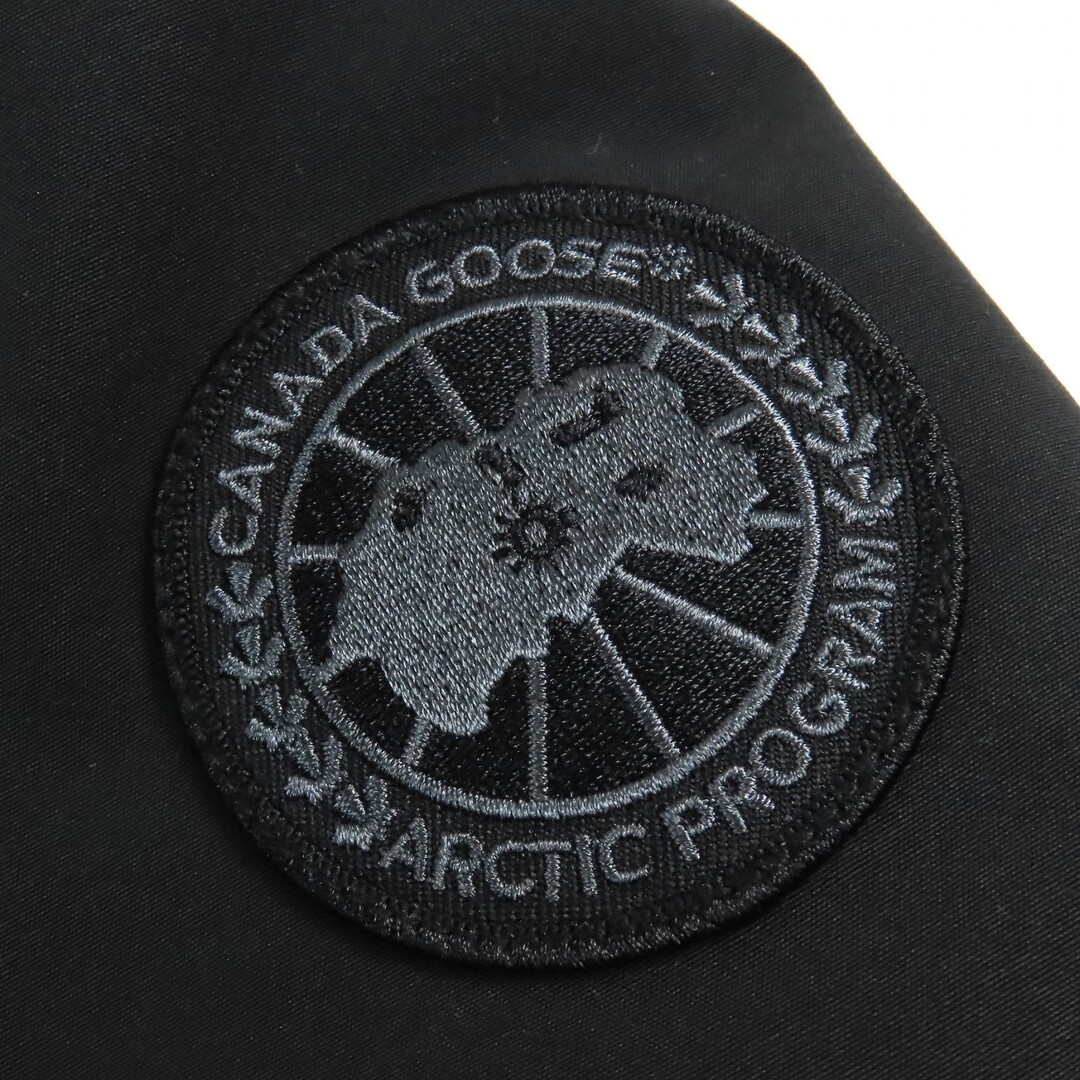 CANADA GOOSE(カナダグース)の良品△CANADA GOOSE カナダグース 3426MB Black Label Chateau Parka ブラックレーベル シャトーパーカ ロゴワッペン ファー・フード付き ダウンジャケット ブラック L カナダ製 正規品 メンズ メンズのジャケット/アウター(ダウンジャケット)の商品写真