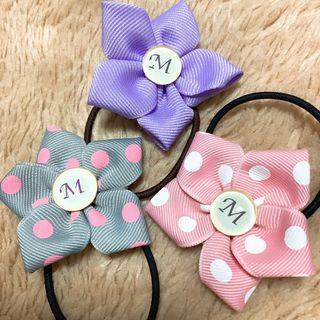 デパート商品 キッズ 女の子 ヘアゴム M イニシャル リボン かわいい 上品(その他)