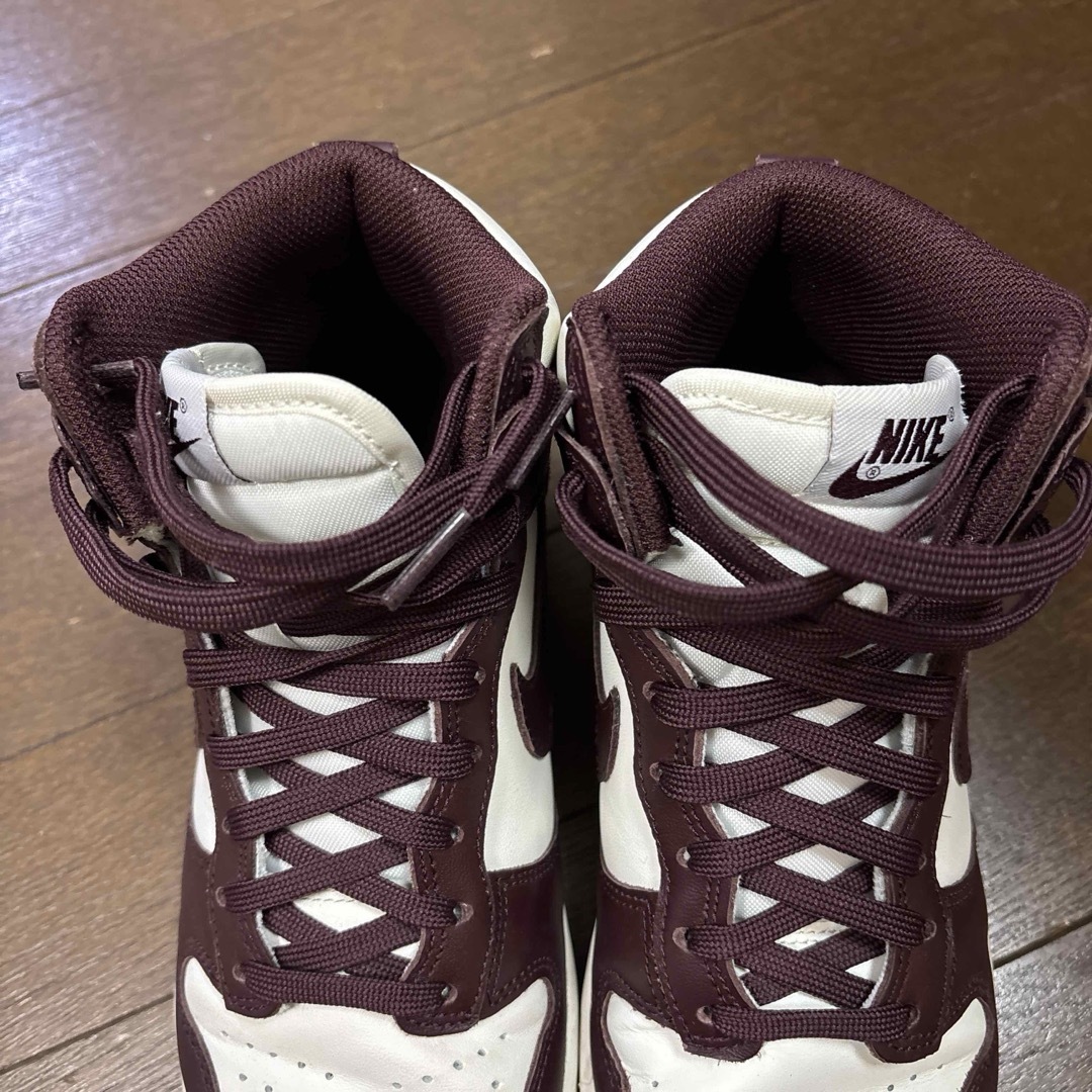 NIKE(ナイキ)のナイキ ウィメンズ ダンク ハイ バーガンディークラッシュ　23cm レディースの靴/シューズ(スニーカー)の商品写真