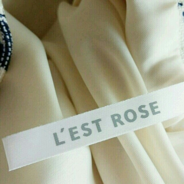 L'EST ROSE(レストローズ)の♡新品未使用♡レストローズ　花柄スカート レディースのスカート(ひざ丈スカート)の商品写真