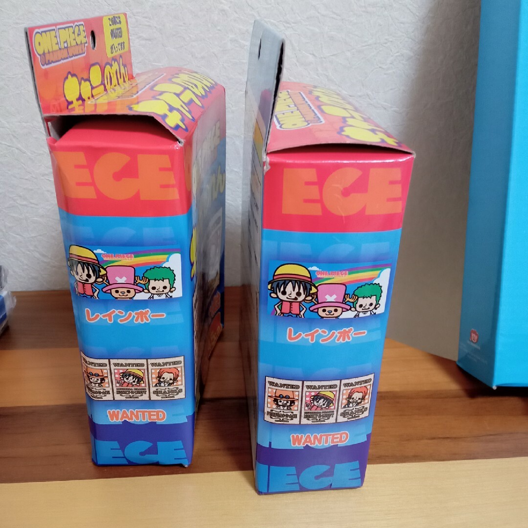 ONEPIECEグッズ　時計2個　のれん2個　小銭入れ3個　メモ帳4冊　未使用　 エンタメ/ホビーのおもちゃ/ぬいぐるみ(キャラクターグッズ)の商品写真