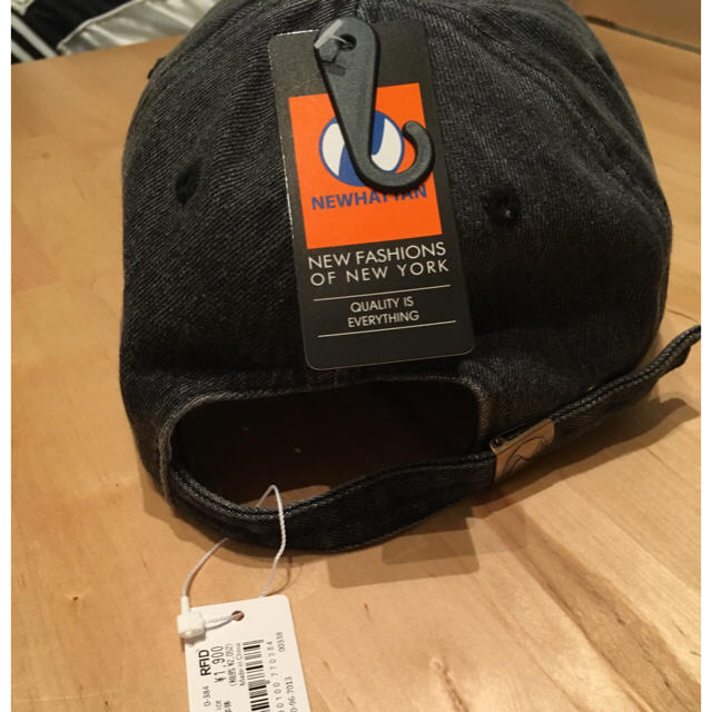 URBAN RESEARCH(アーバンリサーチ)の未使用タグ付きnewhattan ニューハッタン デニム黒 キャップ レディースの帽子(キャップ)の商品写真