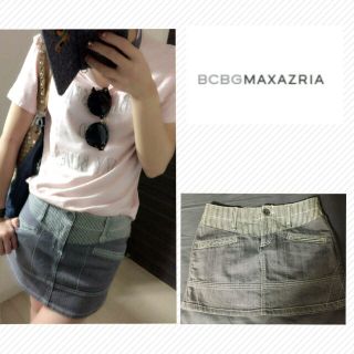 ビーシービージーマックスアズリア(BCBGMAXAZRIA)の値下げ！BCBG IRLSヒッコリー切替デニムスカート25(ミニスカート)