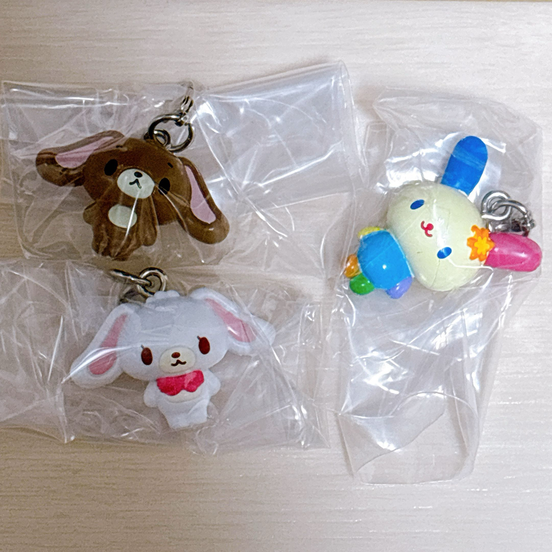 サンリオめじるしアクセサリー ウサハナ くろうさ しろうさ エンタメ/ホビーのおもちゃ/ぬいぐるみ(キャラクターグッズ)の商品写真