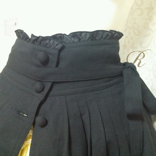 L'EST ROSE(レストローズ)のレストローズ★フロントボタンの黒スカート レディースのスカート(ひざ丈スカート)の商品写真