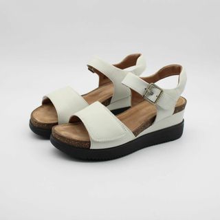 Clarks - 【未使用】Clarks クラークス サーモンピンク パンプス
