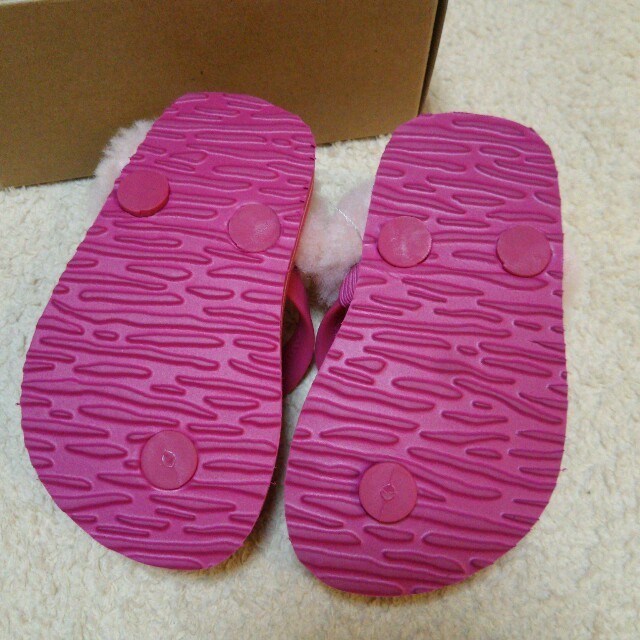UGG(アグ)のｱｸﾞ ｻﾝﾀﾞﾙ♥ キッズ/ベビー/マタニティのベビー靴/シューズ(~14cm)(サンダル)の商品写真