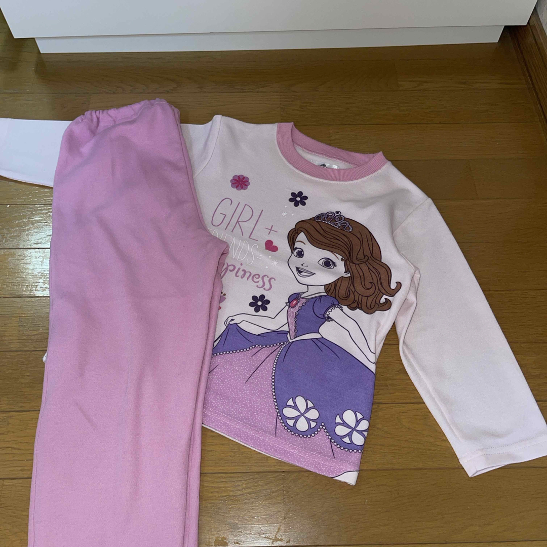 Disney(ディズニー)のちいさなプリンセスソフィア パジャマ 120サイズ ディズニー キッズ/ベビー/マタニティのキッズ服女の子用(90cm~)(パジャマ)の商品写真