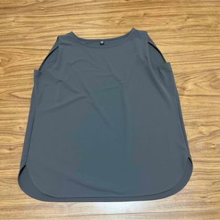 ユニクロ(UNIQLO)のユニクロ　試着のみ　ダークグレー ノースリーブ チュニック(シャツ/ブラウス(半袖/袖なし))