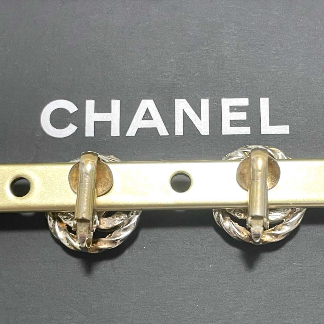 CHANEL(シャネル)のCHANEL シャネル ココマーク 213 イヤリング GP×ラインストーン レディースのアクセサリー(イヤリング)の商品写真