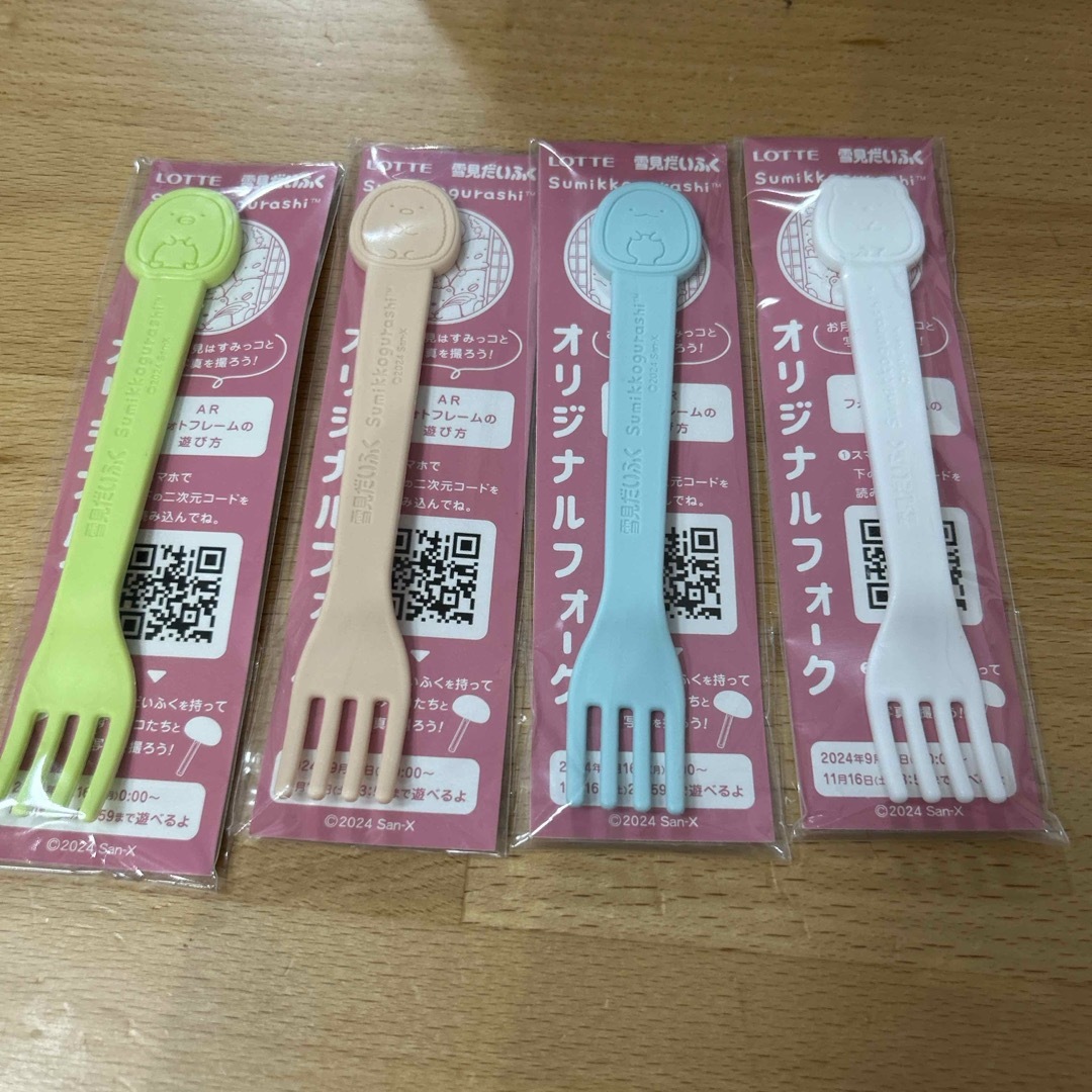 すみっコぐらし(スミッコグラシ)のLOTTE 雪見だいふく オリジナルフォーク4本セット エンタメ/ホビーのおもちゃ/ぬいぐるみ(キャラクターグッズ)の商品写真