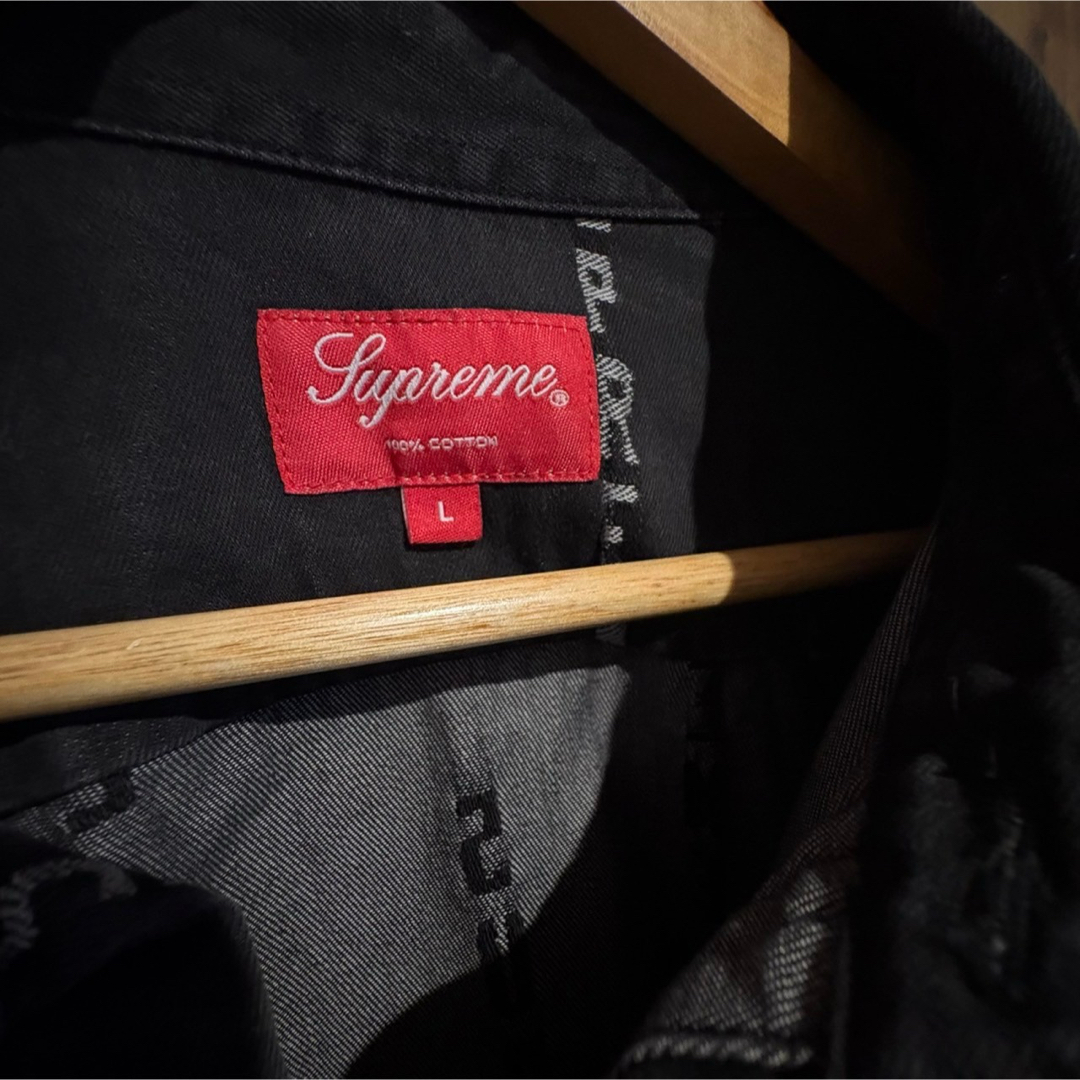 Supreme(シュプリーム)の【即納】Logo Stripe Jacquard Denim Shirt メンズのトップス(シャツ)の商品写真