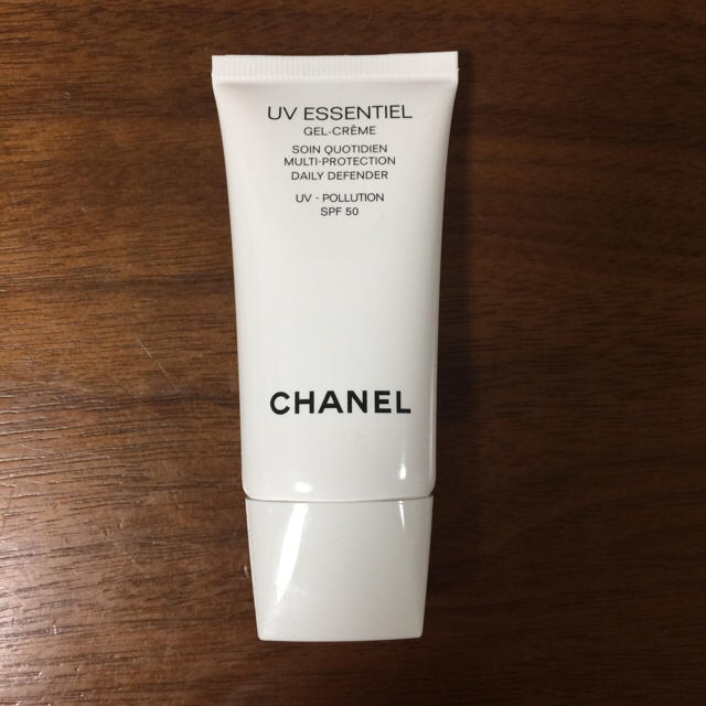 CHANEL(シャネル)のCHANEL UVエサンシエル ジェルクリーム 50 コスメ/美容のボディケア(日焼け止め/サンオイル)の商品写真