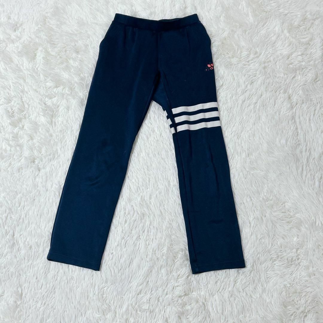 adidas(アディダス)の【k114】adidas ジャージ　ネイビー　150㎝ 小学生　中学生 キッズ/ベビー/マタニティのキッズ服男の子用(90cm~)(パンツ/スパッツ)の商品写真
