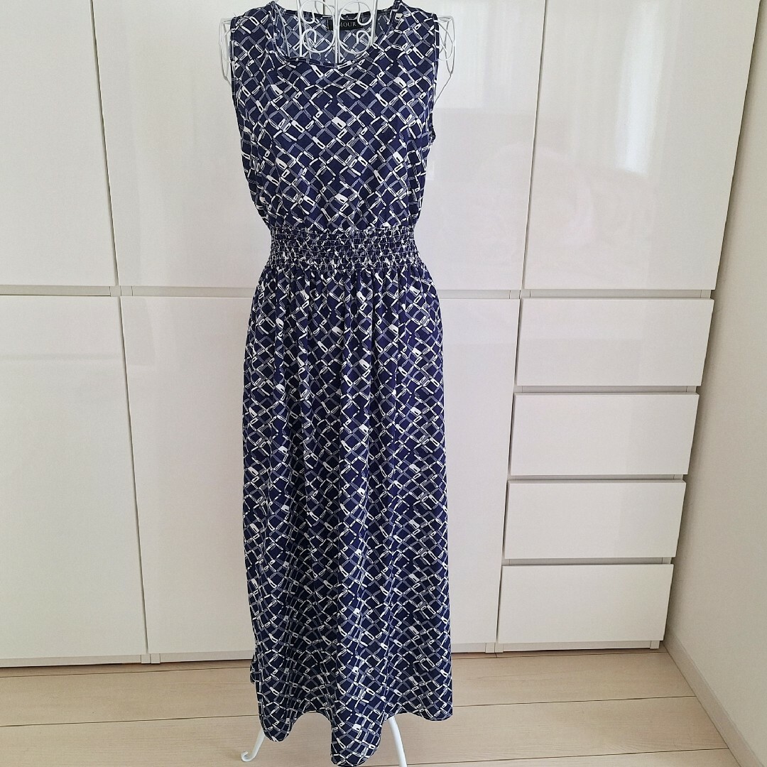 ◆美品◆ネイビー×白◆チェーン柄◆ロングワンピース◆Ｍ～L◆ レディースのワンピース(ロングワンピース/マキシワンピース)の商品写真