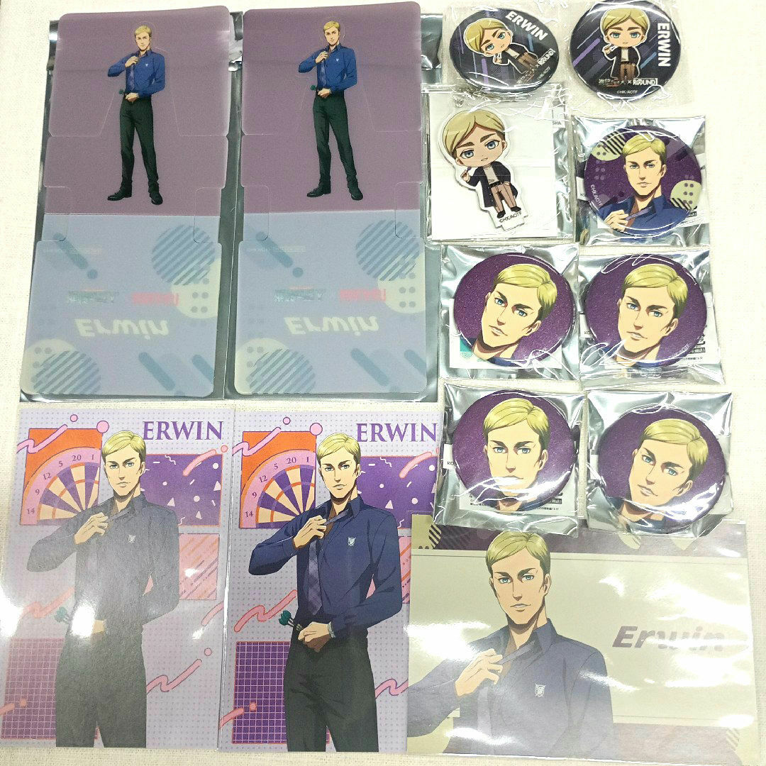 進撃の巨人 エルヴィン ラウンドワン 缶バッジ 特典 アクキー 13点セット エンタメ/ホビーのアニメグッズ(バッジ/ピンバッジ)の商品写真