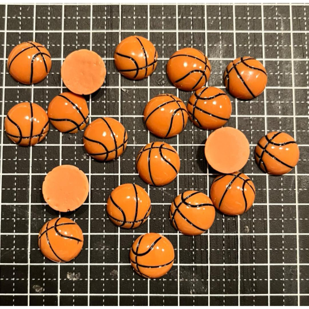 デコパーツ バスケットボールミニ5個 ハンドメイドの素材/材料(各種パーツ)の商品写真