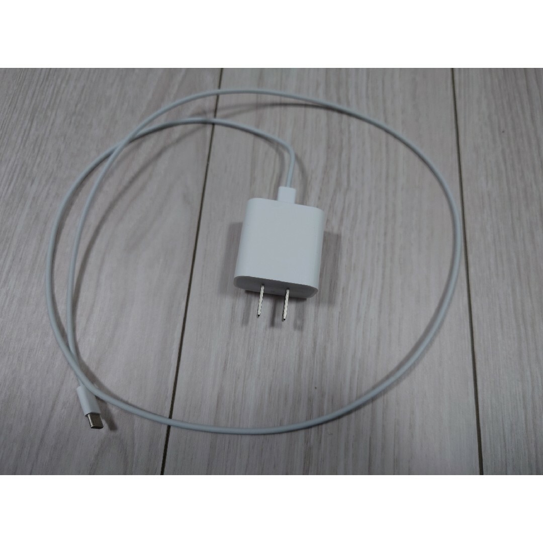 Apple(アップル)のApple 純正 20W USB-C電源アダプタ スマホ/家電/カメラのスマートフォン/携帯電話(バッテリー/充電器)の商品写真