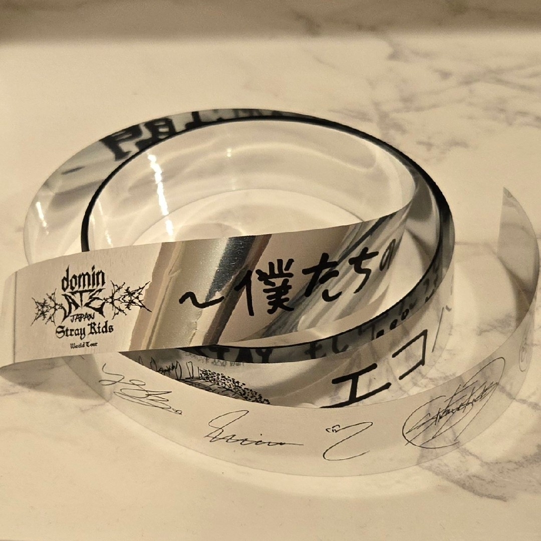 Stray Kids(ストレイキッズ)の【美品】スキズ エコパメッセージサイン印字 銀テープ 25.05.10 エンタメ/ホビーのタレントグッズ(アイドルグッズ)の商品写真