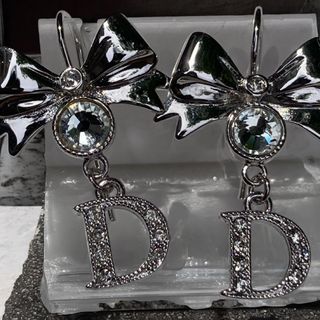 豪華ラッピング無料 Dior レディース レジンパール GP ピアス CD Petit ディオール - ピアス