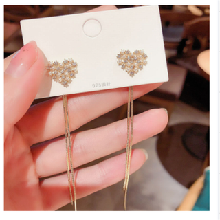 【新品】1　ピアス　ハート　揺れる　長い　ゴールド　(ピアス)
