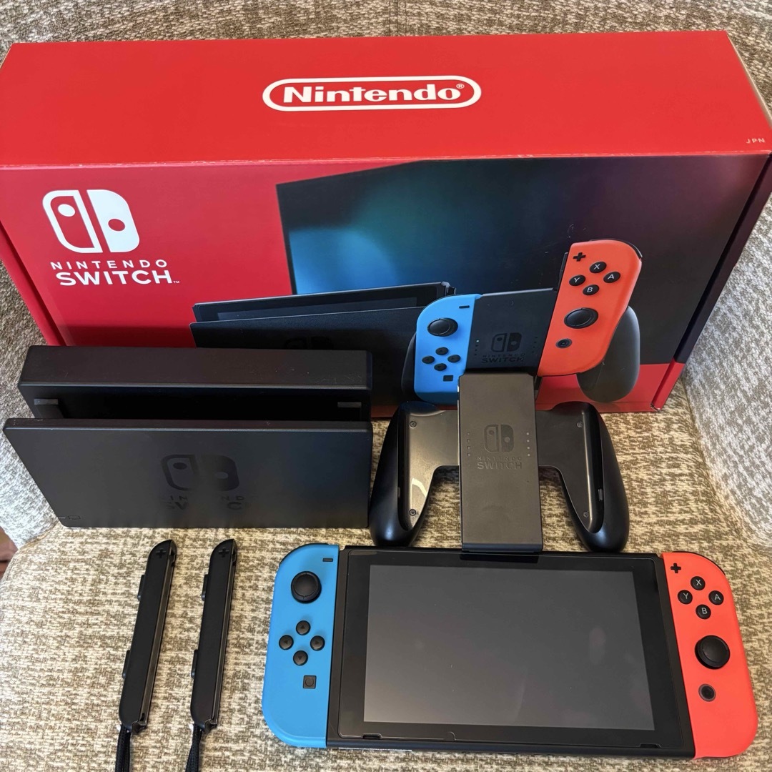 Nintendo Switch(ニンテンドースイッチ)の任天堂 スイッチ 本体 美品 Nintendo Switch エンタメ/ホビーのゲームソフト/ゲーム機本体(家庭用ゲーム機本体)の商品写真