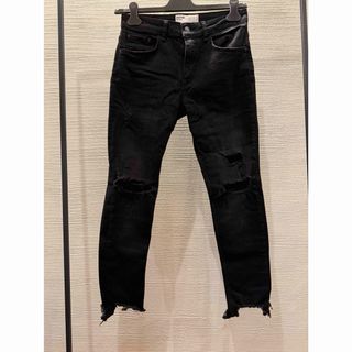 ベルシュカ(Bershka)のBERSHKA スキニーデニム　ダメージ加工　パンツ　アンクル丈(デニム/ジーンズ)