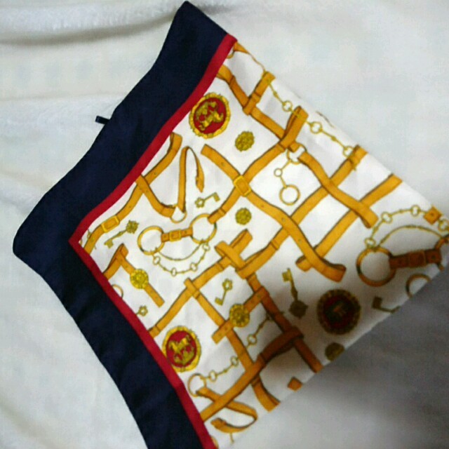 GU(ジーユー)のGUのスカーフ レディースのファッション小物(バンダナ/スカーフ)の商品写真