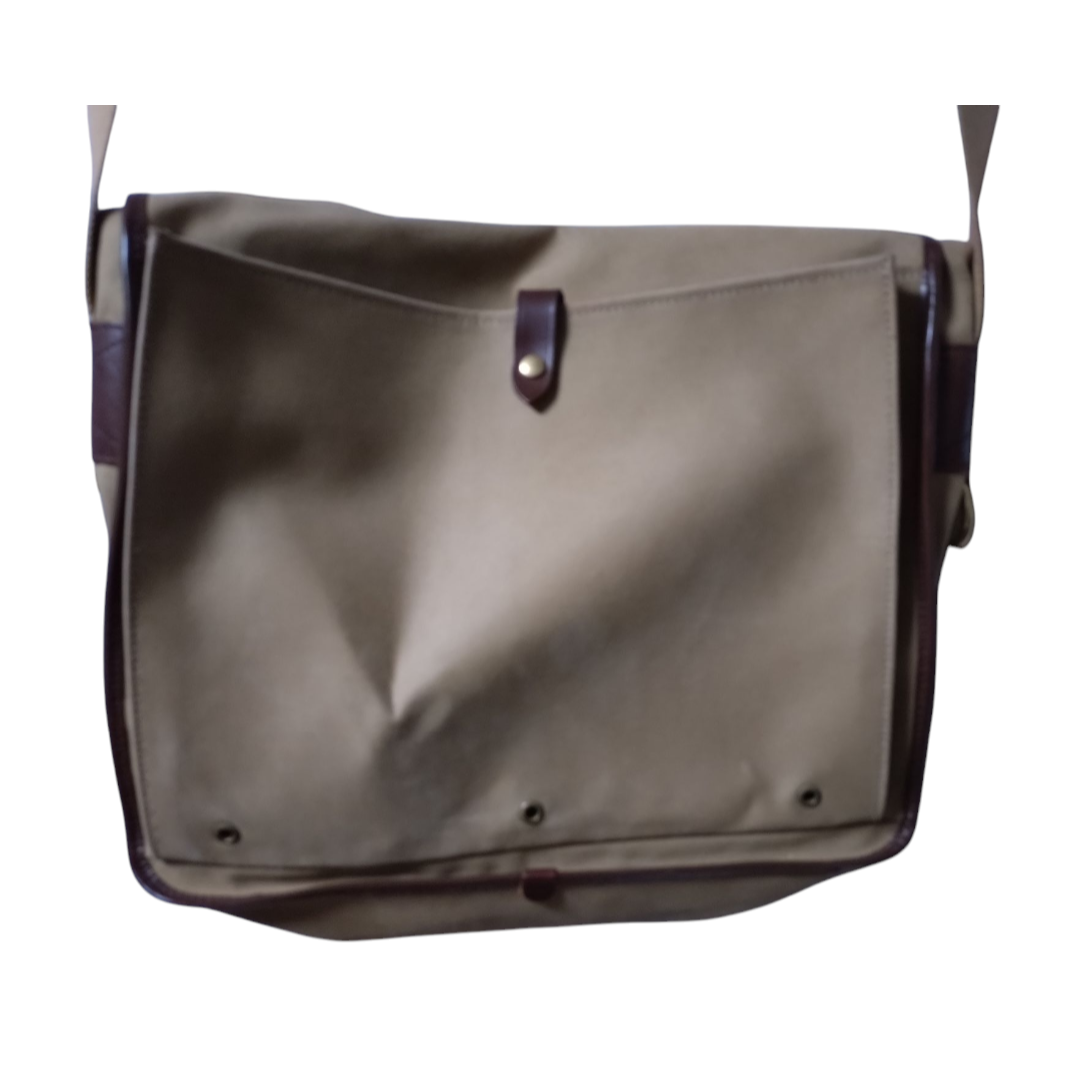 ARIEL TROUT LARGE -KHAKI Brady(ブレディー)