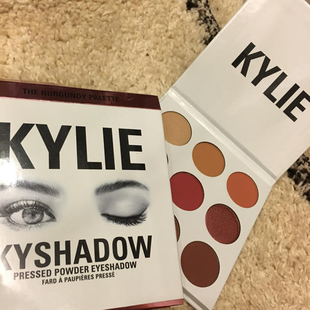 Kylie Cosmetics(カイリーコスメティックス)のKYLIE アイシャドウ コスメ/美容のベースメイク/化粧品(アイシャドウ)の商品写真