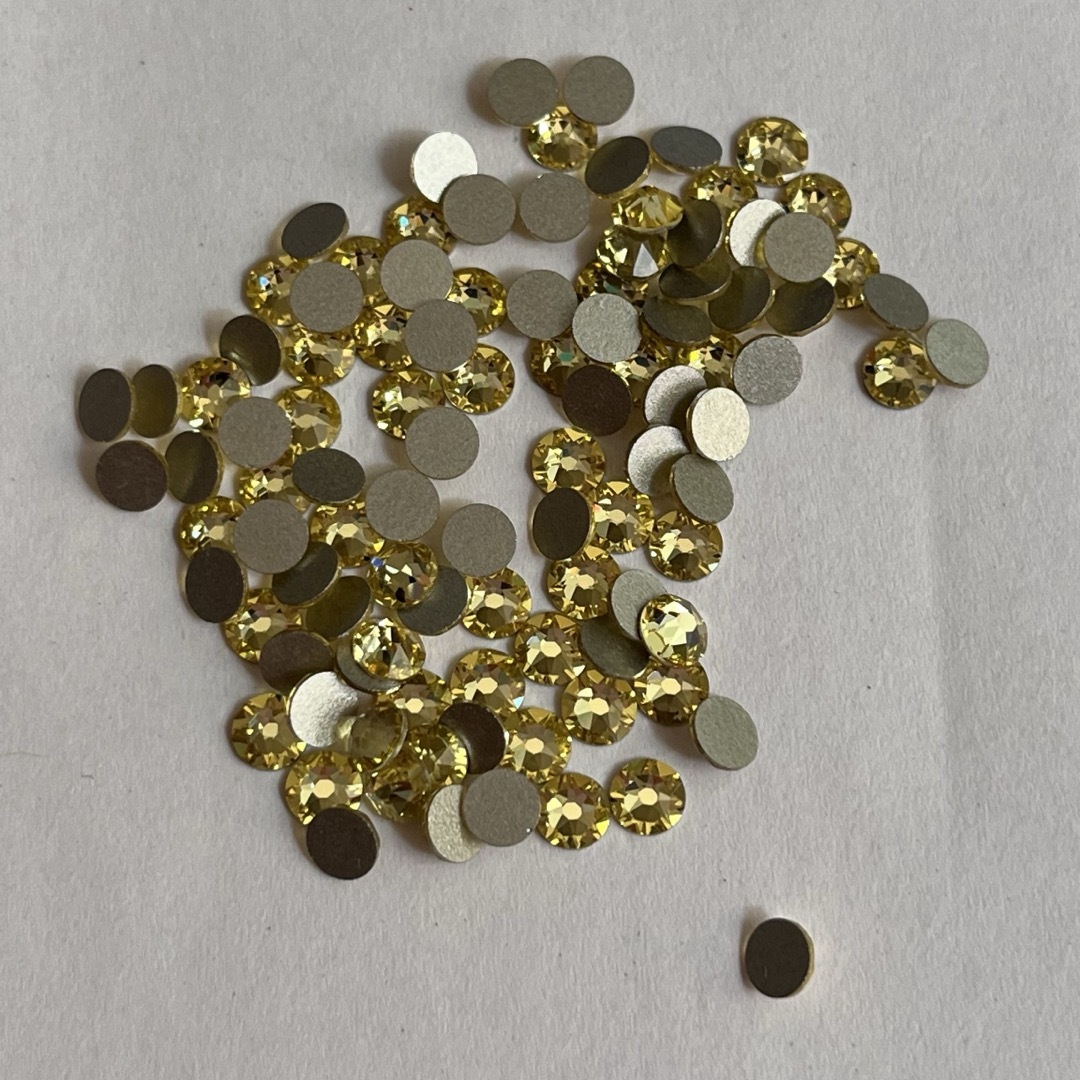 SWAROVSKI(スワロフスキー)のスワロフスキー ラインストーン ジョンキル SS16 100粒 ハンドメイドの素材/材料(各種パーツ)の商品写真