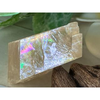 万華鏡✨　レインボー　ハニー オプティカルカルサイト　虹　ラフストーン　原石(その他)