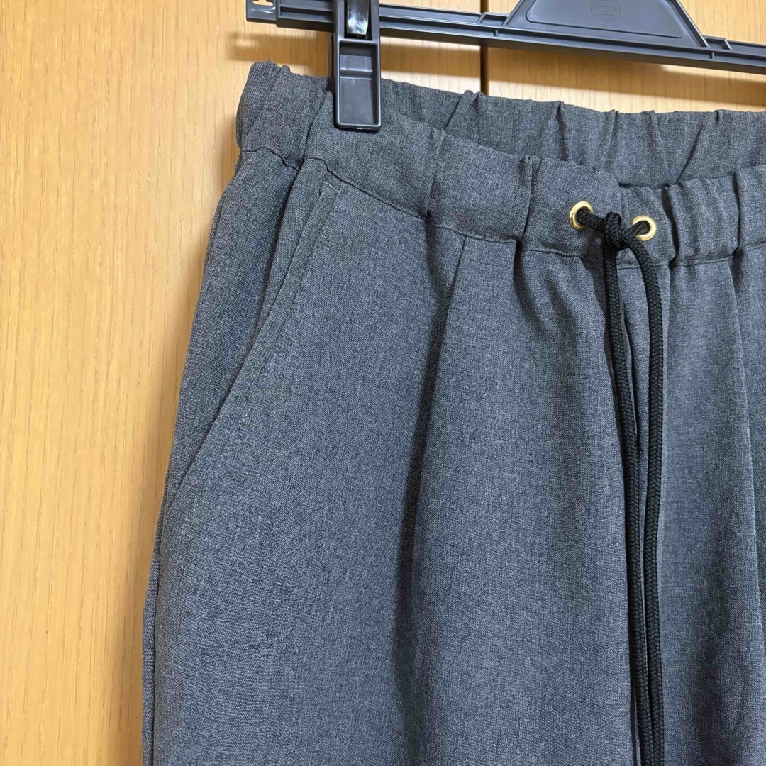 nano・universe(ナノユニバース)のNANO universe ドロストテーパードパンツ グレー ナノユニバース レディースのパンツ(カジュアルパンツ)の商品写真