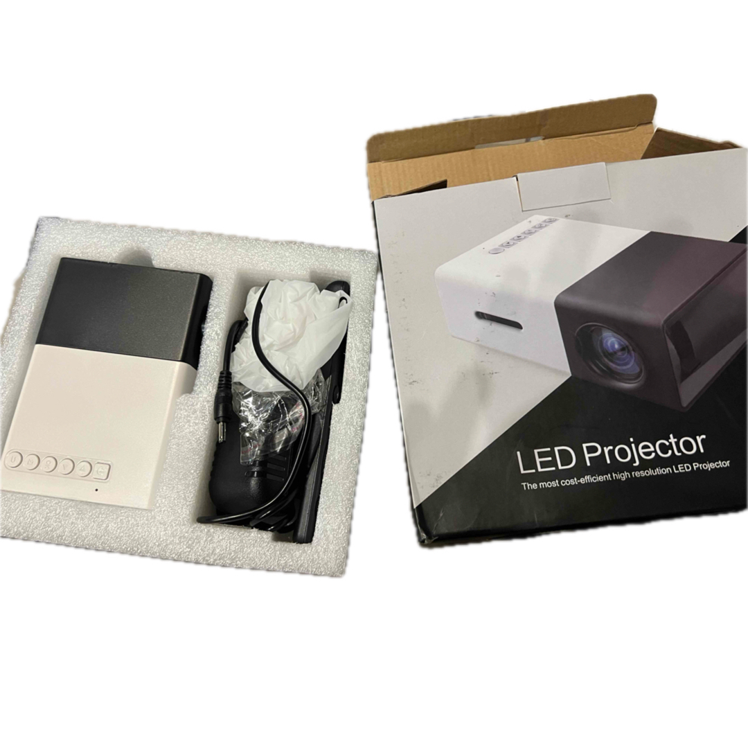 LEDプロジェクター スマホ/家電/カメラのテレビ/映像機器(プロジェクター)の商品写真