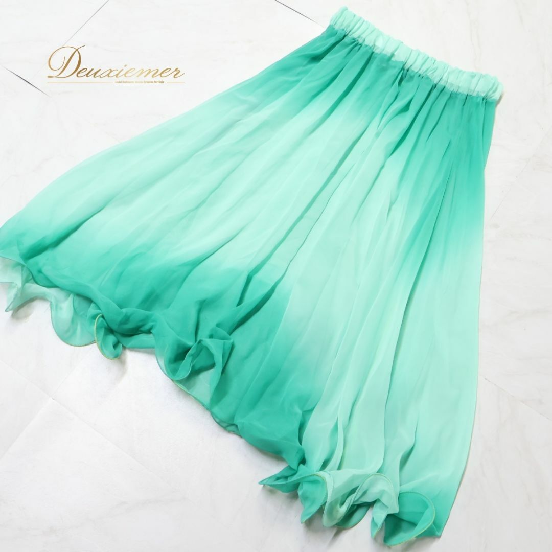 【ベリーダンス用 オリエンタル衣装】アイボリー グリーン ラメ ビーズ 緑 グラデーション 柄 透け感 爽やか フリル レース スポーツ/アウトドアのスポーツ/アウトドア その他(ダンス/バレエ)の商品写真