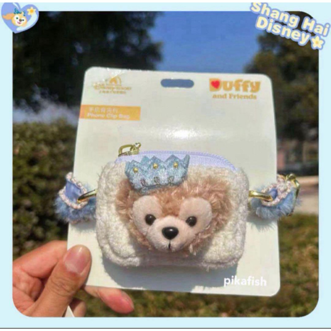 ダッフィー(ダッフィー)の【正規品】ダッフィー バースデー スマホクリップバッグストラップ 上海ディズニー エンタメ/ホビーのおもちゃ/ぬいぐるみ(キャラクターグッズ)の商品写真