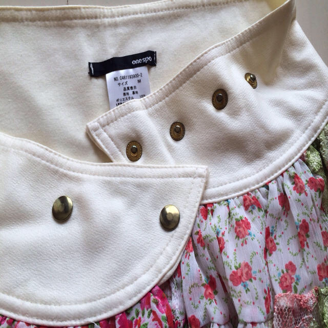 one spo(ワンスポ)の花柄ミニスカート レディースのスカート(ミニスカート)の商品写真