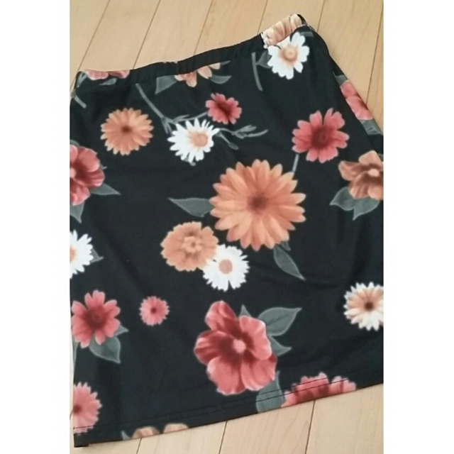 EMODA(エモダ)のEMODAフラワータイトスカート レディースのスカート(ミニスカート)の商品写真