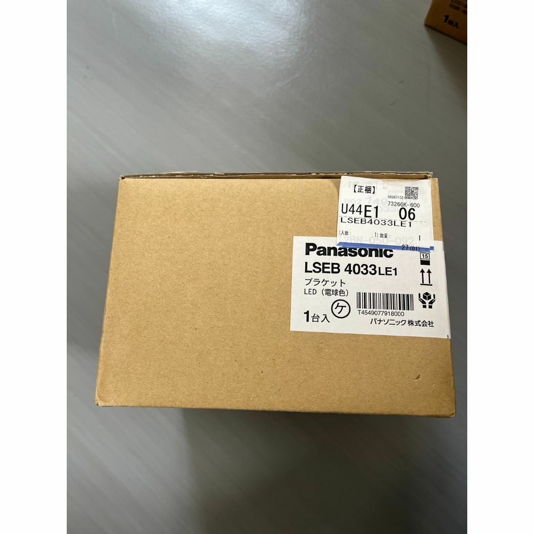 Panasonic(パナソニック)のPanasonic ブラケット LSEB 4033 LE1 インテリア/住まい/日用品のライト/照明/LED(蛍光灯/電球)の商品写真