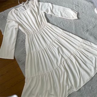 新品　長袖ホワイトシフォンワンピース