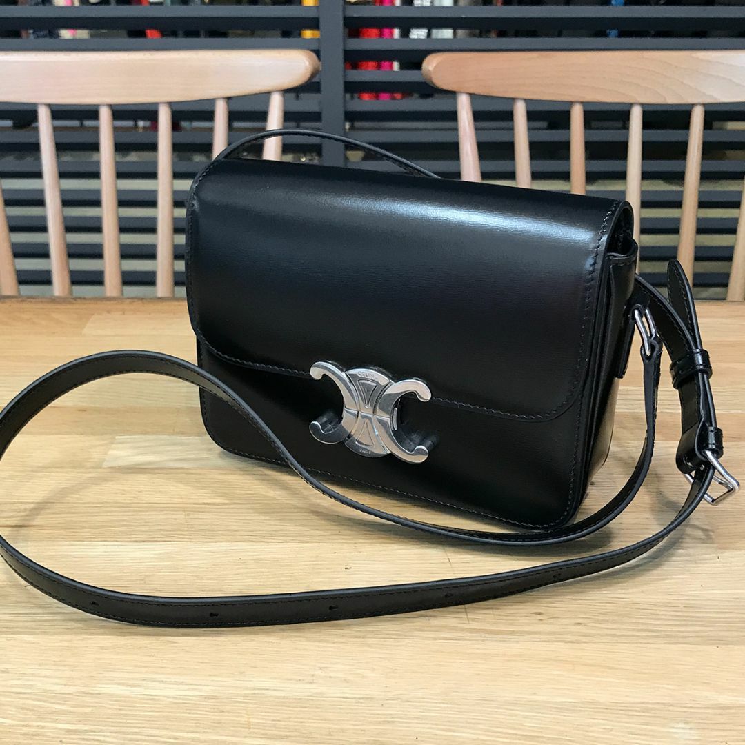 CELINE - 新品同様 セリーヌ 現行 ティーントリオンフ 斜め掛けショルダーバッグ ブラック