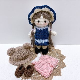 ぴーちゃん3号様専用【ハンドメイド】あみぐるみ 女の子　お着せ替えクマセット　(あみぐるみ)
